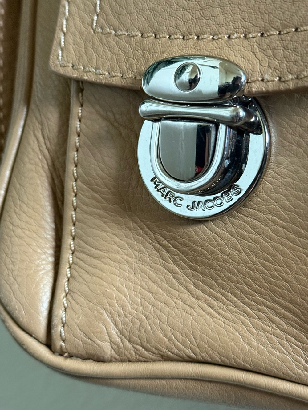 Marc Jacobs Tan Pebbled Leather Multi-pocket Blake Hobo Shoulder Bag - Picture 2 of 3